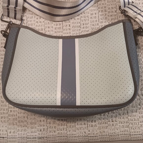 HAUTE SHORE women's 'Blair' Crossbody color block adjustable guitar strap purse - Picture 3 of 15